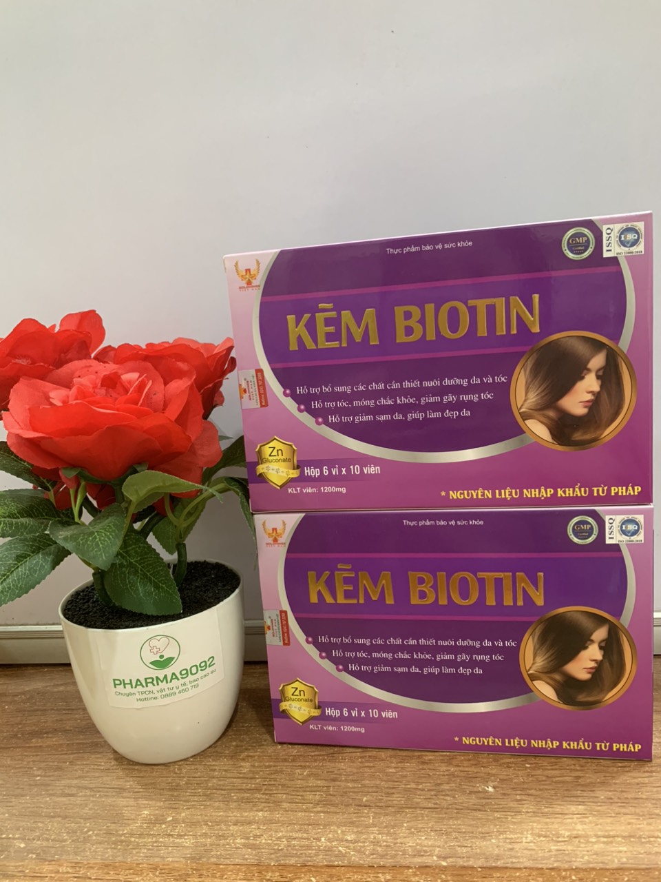 KẼM BIOTIN. Giúp hỗ trợ ngăn ngừa rụng tóc, tăng cường sức khỏe cho tóc, giúp tóc mọc nhanh trở lại bóng đẹp và chắc khỏe.Hỗ Trợ Làm chậm quá trình bạc tóc, phục hồi tóc bị hư tổn, gãy, chẻ ngọn, hạn chế khô tóc và ảnh hưởng của hóa chất sử dụng cho tóc (