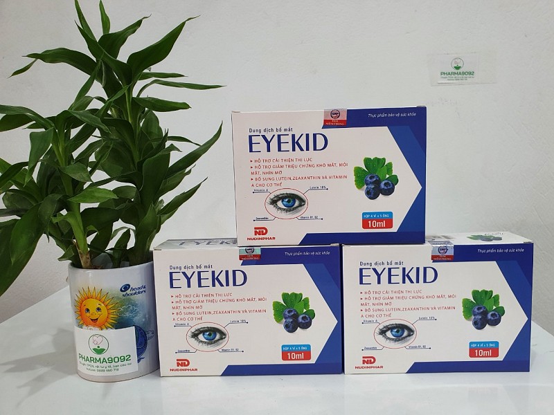 DUNG DỊCH BỔ MẮT EYEKID. Giúp bổ sung lutein,Zeaxanthin và Viatmin A cho cơ thể, hỗ trợ cải thiện thị lực và làm giảm các triệu chứng khô mắt, mỏi mắt, nhìn mờ.
